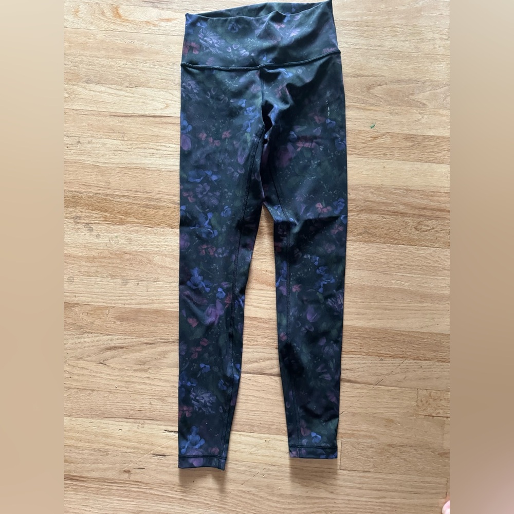 Lululemon athletica Size 6 Wunder Under leggings EUC